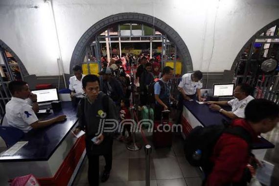 Musim Mudik 2016: Stasiun Gambir Lebih Sepi dari Pasar Senen - JPNN.COM