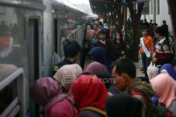 H+3 Lebaran, Penumpang Kereta dari Lampung Masih Ramai - JPNN.COM
