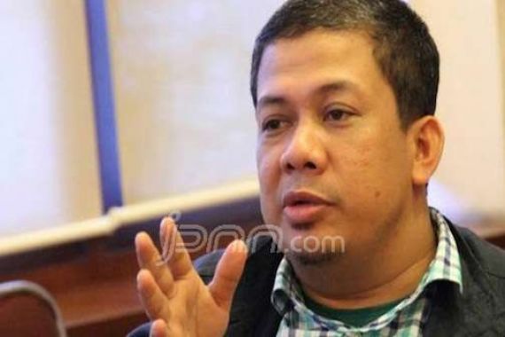 Fahri Hamzah Serahkan Handhpone Ke Pengadilan - JPNN.COM