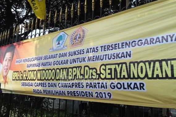 Sttt... Sudah Ada Spanduk Duet Jokowi-Novanto untuk Pilpres 2019 - JPNN.COM