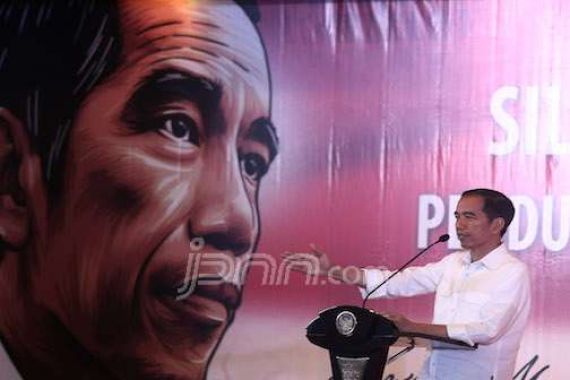 Pak Jokowi, Groundbreaking Perkeretaapian di Papua Barat Molor - JPNN.COM
