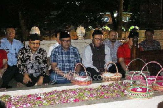 Syukuran Penetapan Hari Lahir Pancasila, DPP PDIP Nyekar dan Wayangan di Blitar - JPNN.COM