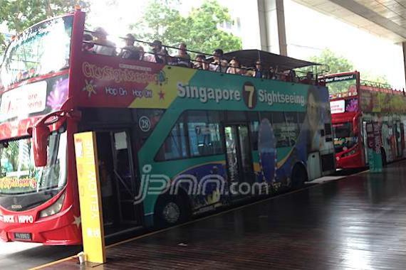 Mau Nikmati Singapura? Yuk Coba Hop on Hop Off Bus... - JPNN.COM