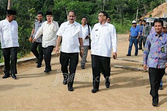 Menpar Arief Mampir ke Mandeh sebelum Buka TdS 2016 di Solok - JPNN.COM