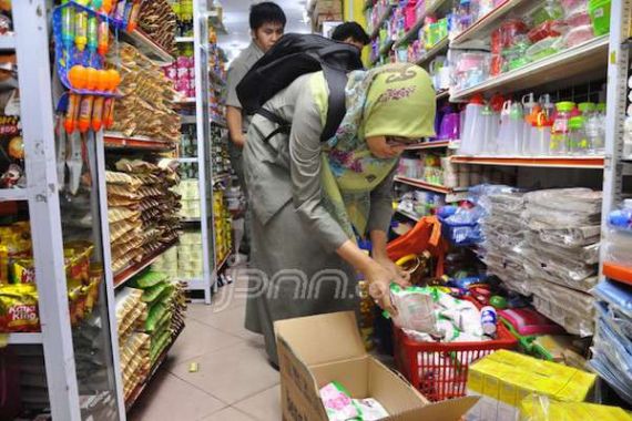 Oalah! Supermarket Ini Banyak Menjual Barang Ilegal - JPNN.COM