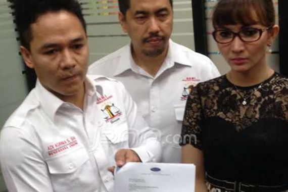 Ditolak RS, Roro Fitria Pilih Rawat Ibunya di Rumah - JPNN.COM