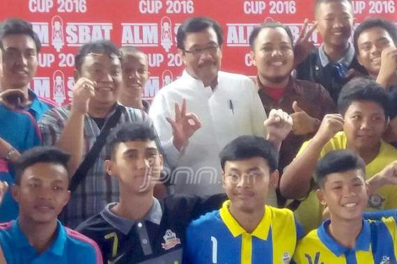 Djarot Buka Turnaman Futsal, Inilah Ajakannya untuk Anak Muda DKI - JPNN.COM