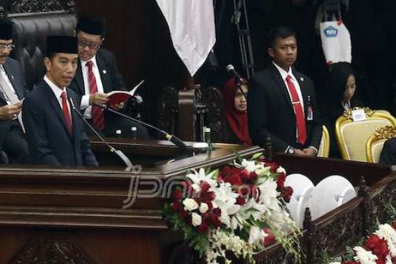 Jokowi Apresiasi TNI dan Polri Dalam Pemberantasan Terorisme - JPNN.COM