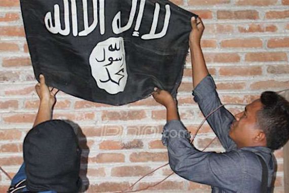 Polisi Gagalkan Pengibaran Bendera ISIS di Puncak Sindoro saat HUT RI - JPNN.COM