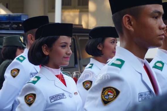 Aduhai Cantiknya Gloria saat di Barisan Paskibraka, Nih Fotonya... - JPNN.COM