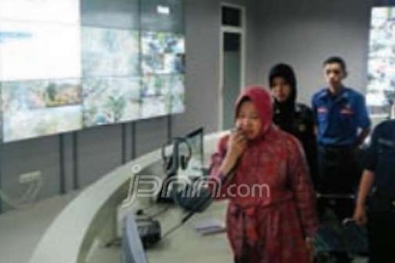 Petugas Command Center Bikin Risma Emosi - JPNN.COM