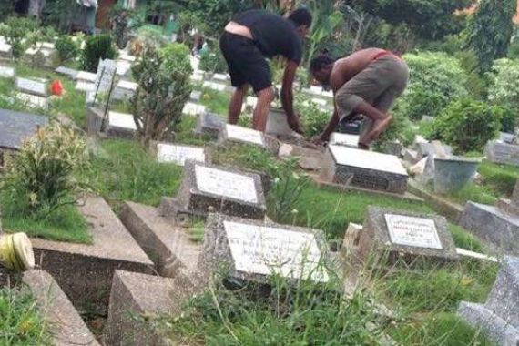 Duh, Makam Fiktif Malah Dilegalkan Pemkot - JPNN.COM