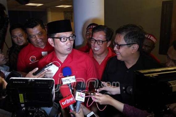 Dicecar Soal Ahok, Hasto: Tanya pada Pak Ridwan Kamil - JPNN.COM