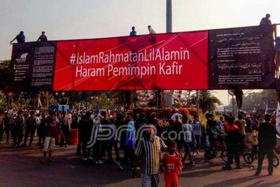Gelar Aksi HTI Haramkan Pemimpin Kafir - JPNN.COM
