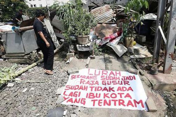 Ogah Masuk Rusun, Korban Penggusuran Rawajati Pilih Tidur di Tenda - JPNN.COM