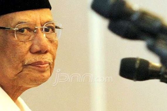 KH Hasyim Muzadi Siap Bantu PDIP Tumbangkan Ahok - JPNN.COM