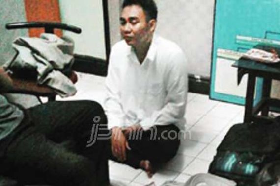 Cinta Polisi Palsu, Ditangkap di Hadapan Ratusan Undangan - JPNN.COM