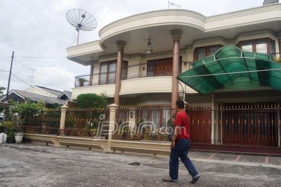 Rumah Megah Irman Gusman di Padang Langsung Lengang - JPNN.COM