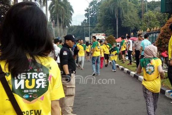 Wow, Alangkah Serunya Berlari Mundur sembari Beramal di Retro Run 2016 - JPNN.COM