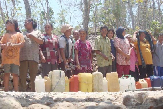 Krisis Air Bersih Melanda Lima Kecamatan di Gunungkidul - JPNN.COM