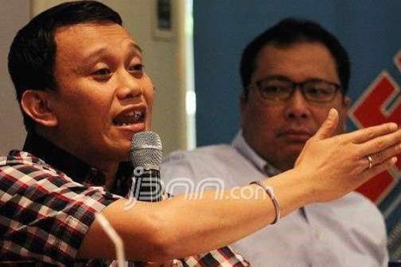 Politikus PKB Anggap Telepon Genggam Jadi Nabi Ke-26 - JPNN.COM
