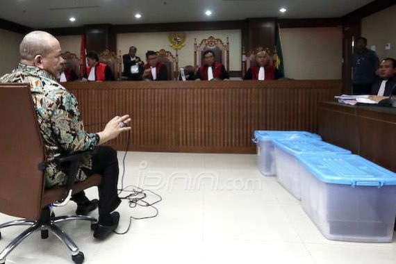 Sidang La Nyalla Dipelototi KPK, Pengacaranya Malah Gembira - JPNN.COM