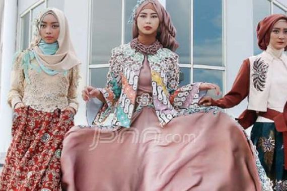 Busana Muslim Neo Ethnic, Cantik dengan Balutan Motif Tradisional - JPNN.COM