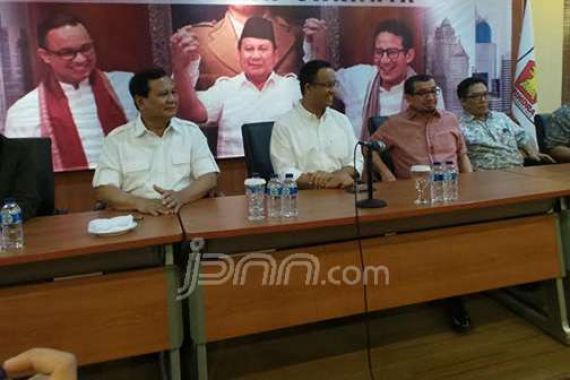 Prabowo: Nasi Goreng Hambalang Bikin Pak Anies Sayang Sama Saya - JPNN.COM