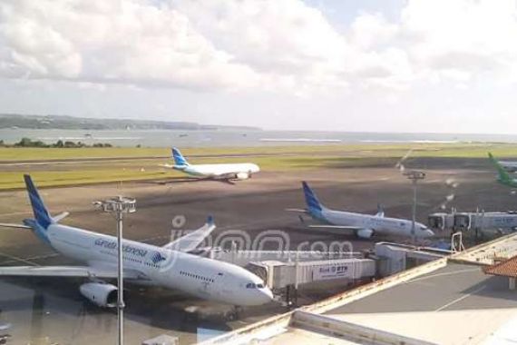 Bandara I Gusti Ngurah Rai Lakukan Perbaikan Landasan - JPNN.COM