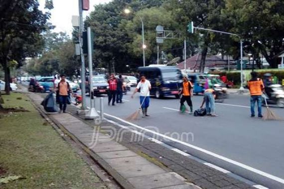 Taman Depan Balai Kota Ikut Jadi 'Korban' Unjuk Rasa FPI - JPNN.COM