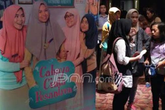 Keseruan Nobar Cahaya Cinta Pesantren - JPNN.COM