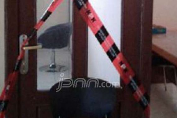 Segel KPK Terpasang di Kantor Disparbud Kebumen, Nih Fotonya... - JPNN.COM