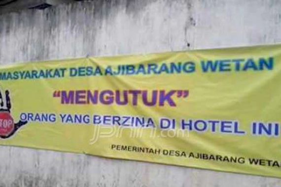 Hotel Jadi Tempat Begituan, Satpol PP Pasang Spanduk Peringatan - JPNN.COM