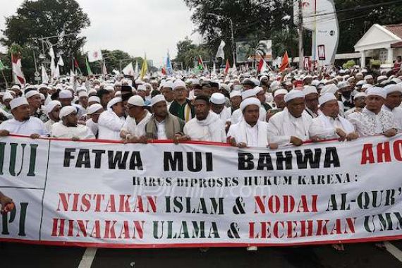FPI Anggap Fatwa MUI Dikalahkan Kedekatan Ahok dengan Jokowi - JPNN.COM