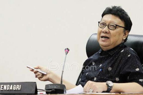 Menteri Tjahjo Lantik Plt Gubernur NAD, Babel dan Gorontalo - JPNN.COM