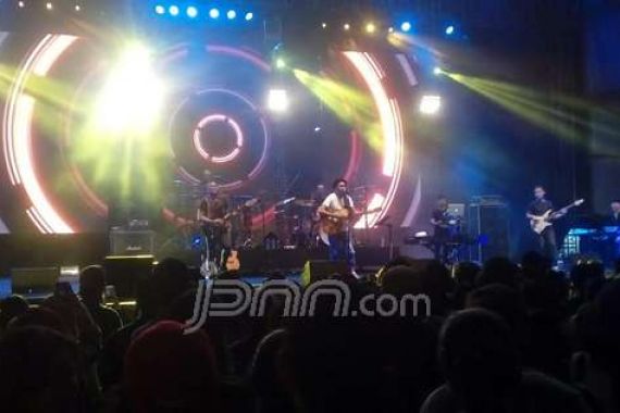 Glenn Fredly Tutup Rangkaian Synchronize Fest 2016 - JPNN.COM