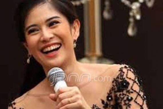 Duh, Dian Sastro kok Dicereweti Suami? - JPNN.COM