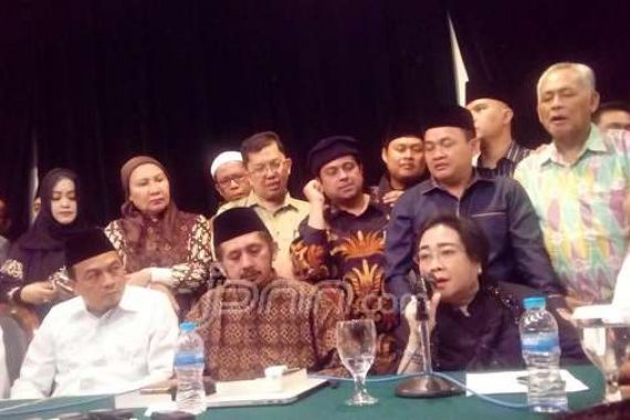 Rachmawati Soekarnoputri pun Tertunduk dan Menangis Tersedu-sedu - JPNN.COM