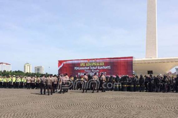 Kapolri dan Panglima TNI Gelar Pasukan Pengamanan Pilkada di Monas - JPNN.COM