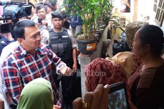 Anggota FPI Nyaris Dikeroyok setelah Bertanya ke Ahok - JPNN.COM