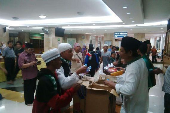 Buat Demonstran dari Daerah! Istiqlal Sediakan 1.000 Nasi Kotak - JPNN.COM