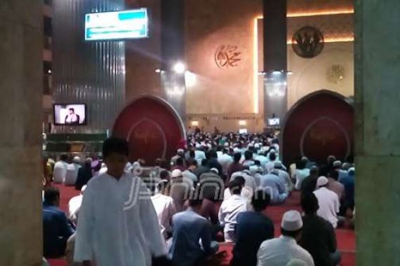 Duh, Air Kran di Masjid Istiqlal kok Mati - JPNN.COM