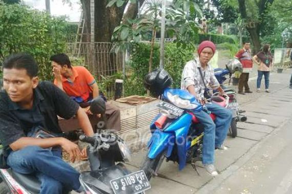 Massa Demo Membludak, Tukang Ojek Sepi Penumpang - JPNN.COM