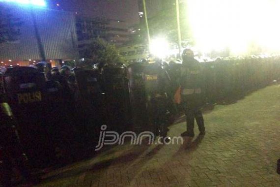 Rusuh di Depan Istana, Polisi Siaga di Balai Kota - JPNN.COM