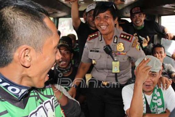 Bonek Panggil Ibu Polwan Ini Bunda Macan, Siapa Dia? - JPNN.COM