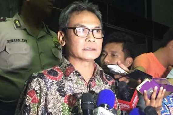 Sambangi KPK, Johan Budi Bahas Kasus? - JPNN.COM