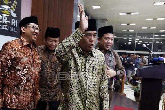 Akom Ikhlas Jika Harus Serahkan Kursi Ketua DPR ke Papa Novanto - JPNN.COM