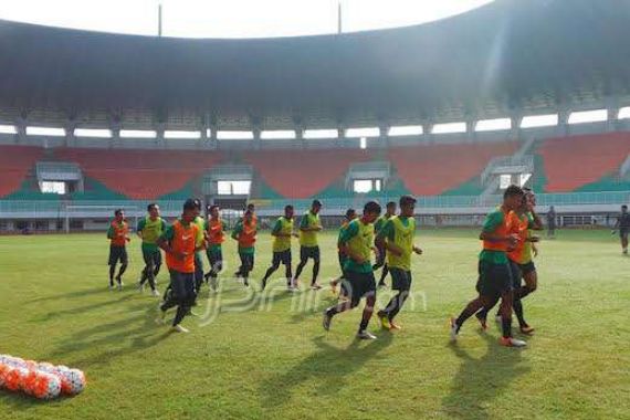 Timnas Langsung Jajal Stadion Pakansari Hari Ini - JPNN.COM