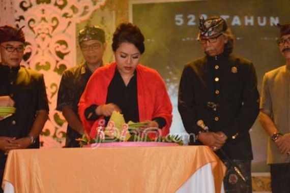 Alangkah Senangnya Bupati Cantik Ini Melihat Suksesnya Pesta Rakyat - JPNN.COM