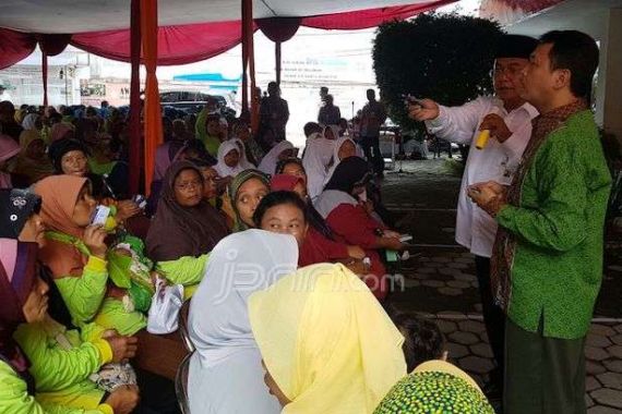 Hamdalah, Hampir 50 Ribu Keluarga Miskin di Cilacap Terima PKH - JPNN.COM
